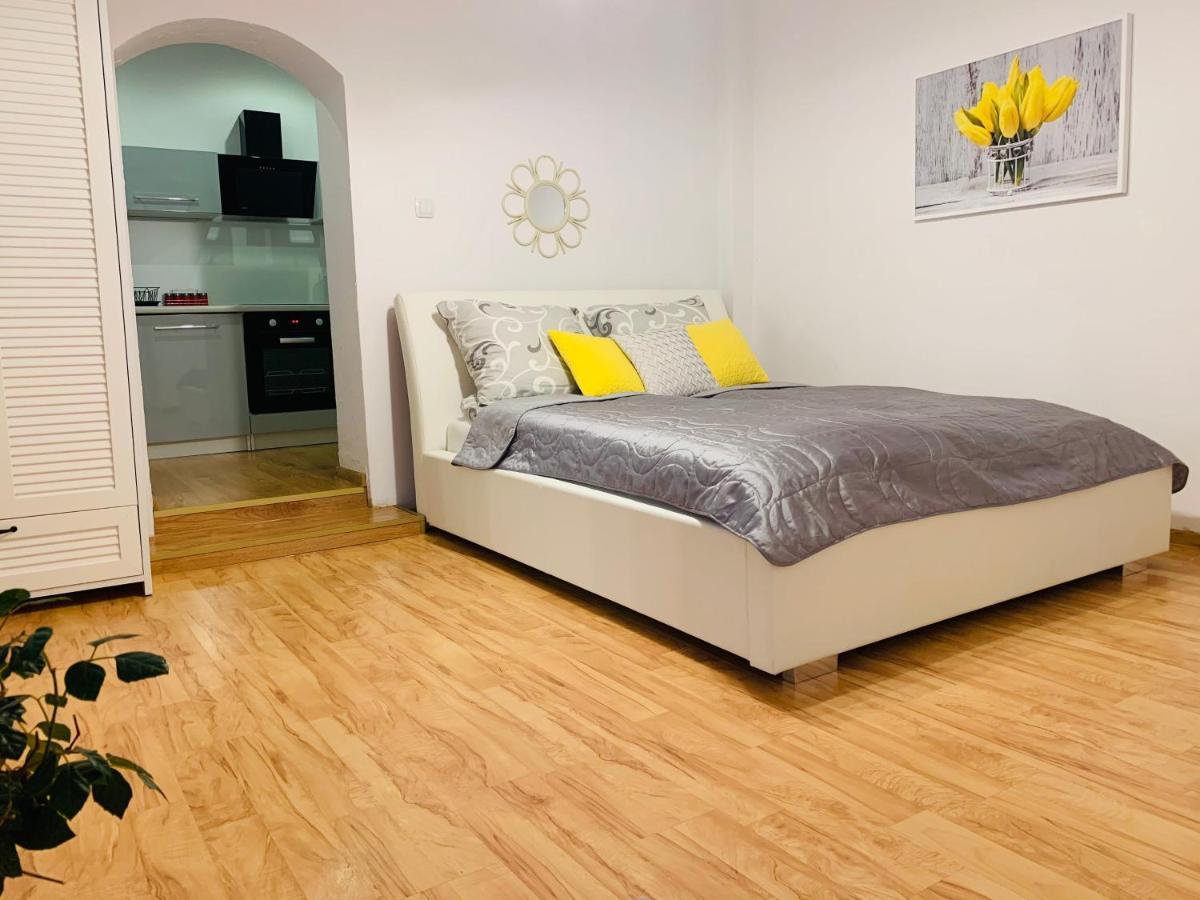 Apartament Rodzinny Z Ogrodem Чешин Екстериор снимка
