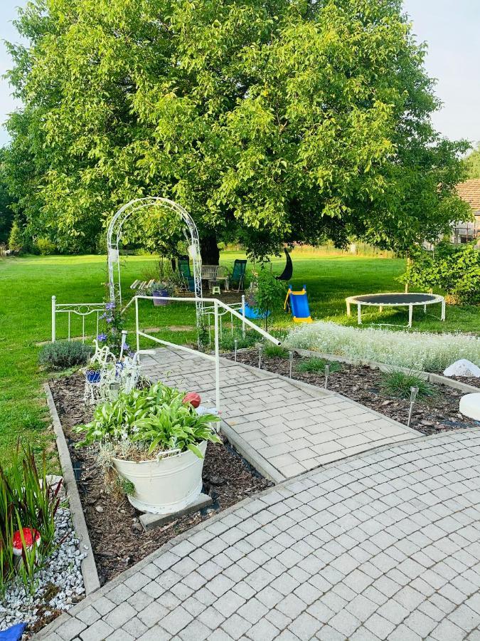 Apartament Rodzinny Z Ogrodem Чешин Екстериор снимка